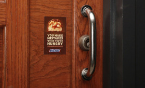Acciones Street Marketing - Snickers cerradura