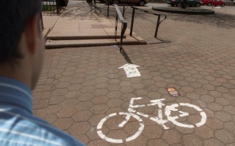 Acciones street marketing - Snickers bici